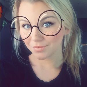 Meet your Posher, Abbey